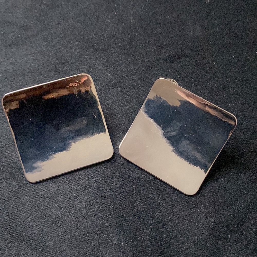 Silver share earrings